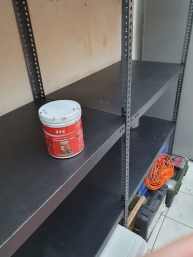 Foto de un comprador: estante metálico con el producto